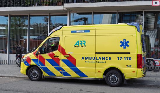 病人转院是自己找救护车还是医院护送